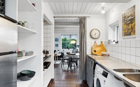 Frodde - 5Km from the Sea: Diseño De Interiores, Cocina, Mueble, Electrodoméstico, Piso, Aparato De Cocina, Mostrador, Electrodoméstico, Techo, Suelo