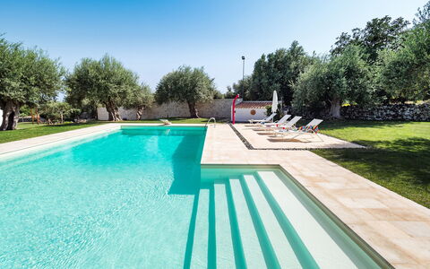 Corte Carrubo - Rosolini, Sicilia: Agua, Cielo, Planta, Propiedad, Piscina, Sombra, Árbol, Ocio, Rectángulo, Bienes Raíces