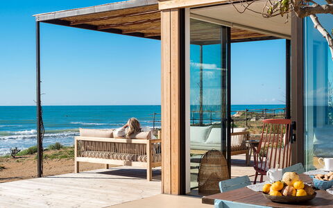 Casa Ninfa - Ispica, Sicilia: Agua, Cielo, Edificio, Propiedad, Mesa, Azur, Madera, Sombra, Mueble Para Exteriores, Silla