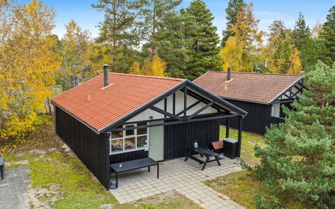 Gudrund - 250M from the Sea: Techo, Casa, Casa, Cabaña, Puerta, Vía Muerta, Cubierta, Porche, Tablón, Madera Dura