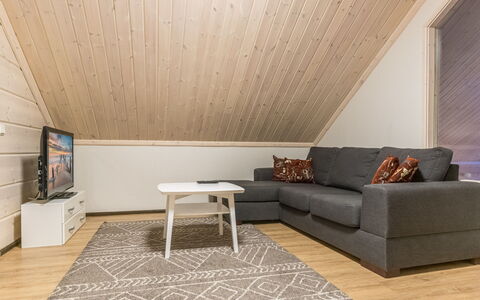 Sinisen Tien Helmi: Mueble, Diseño De Interiores, Piso, Suelo, Mesa, Techo, Cocina Y Comedor Mesa, Encendiendo, Silla, Casa