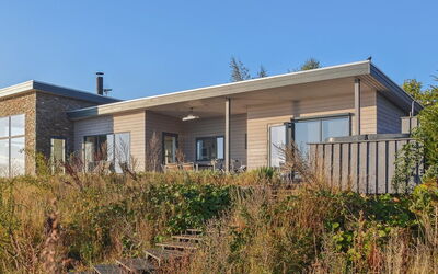 Linda - 200M from the Sea