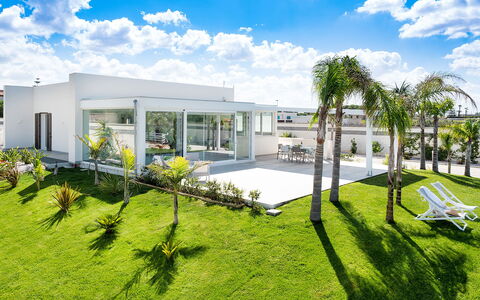 Casa Biancoverde - Marsala, Sicilia: Nube, Cielo, Planta, Propiedad, Tiempo De Día, Edificio, Azur, El Terreno Del Lote, Ventana, Diseño Urbano