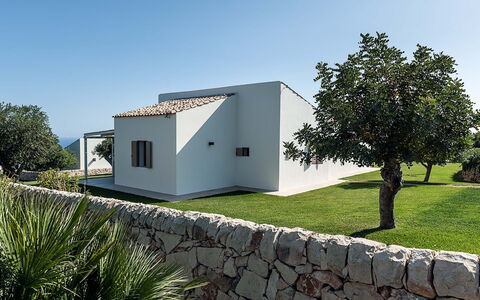Isolina Verde - Scicli, Sicilia: Planta, Cielo, Edificio, Árbol, Casa, El Terreno Del Lote, Hierba, Ventana, Cabaña, Paisaje