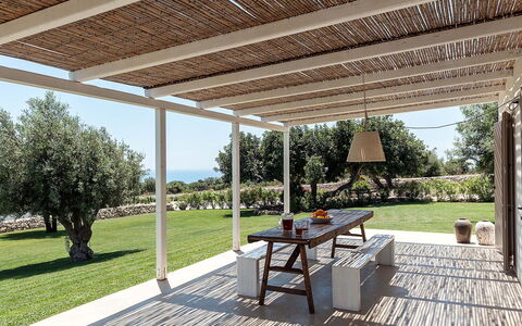 Isolina Verde - Scicli, Sicilia: Planta, Propiedad, Mesa, Sombra, Mesa Al Aire Libre, Mueble Para Exteriores, Diseño De Interiores, Arquitectura, Árbol, Silla