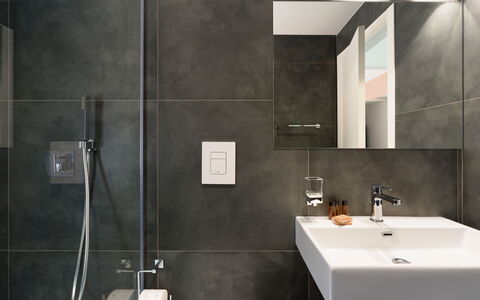 Villa Cinema - Castellammare Del Golfo, Sicilia: Espejo, Grifo, Arreglo De Tubería, Edificio, Lavabo, Lavabo Del Baño, Baño, Casa, Madera, Diseño De Interiores