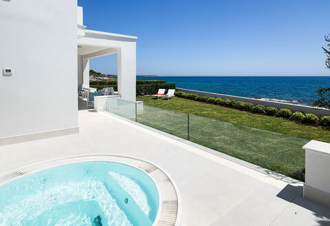 Mariposa - Fontane Bianche, Sicilia: Agua, Cielo, Propiedad, Edificio, Azur, Planta, Piscina, Sombra, Ocio, Agua