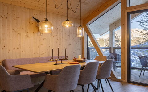 Turracher Höhe 160: Madera, Diseño De Interiores, Mueble, Techo, Lámpara, Candelabro, Silla, Comedor, Cocina Y Comedor Mesa, Madera Dura