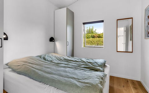 Majken - 225M from the Sea: Pared, Madera, Techo, Diseño De Interiores, Habitación, Suelo, Piso, Cama, Sábana, Habitación