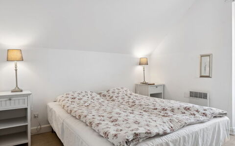 Tian: Cama, Habitación, Lecho, Sábana, Diseño De Interiores, Suelo, Madera, Linos, Mueble, Piso