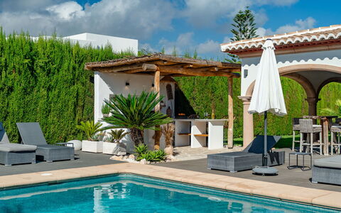 Villa Sanmar: Piso, Habitación, Lecho, Cama, Marco De La Cama, Linos, Sábana, Madera Dura, Colchón, Suelos De Madera