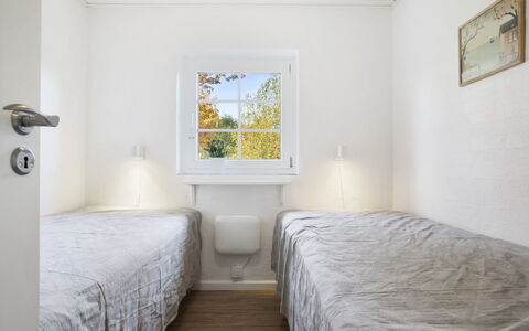 Krok - 1.2Km from the Sea: Pared, Madera, Suelo, Piso, Techo, Habitación, Habitación, Cama, Lecho