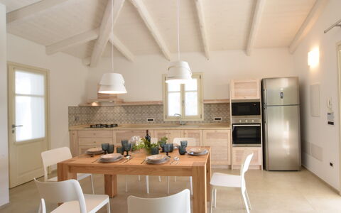 Villa Helios - Budoni, Sardegna: Propiedad, Mueble, Mesa, Gabinetes, Silla, Madera, Encendiendo, Diseño De Interiores, Cocina, Ventana