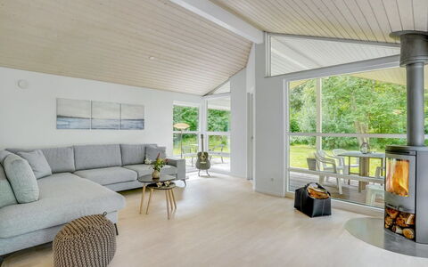 Thorsmod - 2.6Km from the Sea: Piso, Suelo, Techo, Diseño De Interiores, Mostrador, Cocina, Gabinetes, Habitación, Electrodoméstico, Lámpara
