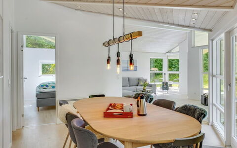 Thorsmod - 2.6Km from the Sea: Piso, Suelo, Techo, Diseño De Interiores, Mostrador, Cocina, Gabinetes, Habitación, Electrodoméstico, Lámpara