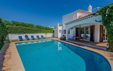 Libertos V4 - Vip Properties: Azul, Inmuebles, Piscina, Hacienda, Villa, Paisajismo, Mansión, Eco Hotel, Balcón