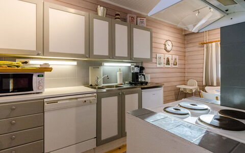Kulta-Käkönen 17 by Bomba: Cama, Mueble, Habitación, Diseño De Interiores, Lecho, Sábana, Piso, Madera, Suelo, Habitación