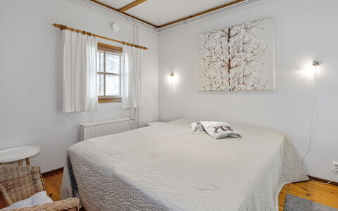 Kulta-Käkönen 17 by Bomba: Cama, Mueble, Habitación, Diseño De Interiores, Lecho, Sábana, Piso, Madera, Suelo, Habitación