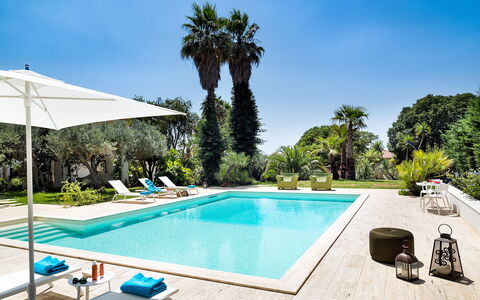 Casa Fiore - Salemi, Sicilia: Agua, Cielo, Planta, Propiedad, Piscina, Azur, Árbol, Mueble Para Exteriores, Sombra, Ocio