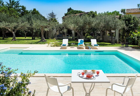 Casa Fiore - Salemi, Sicilia: Agua, Planta, Mueble, Propiedad, Piscina, Cielo, Verde, Azur, Rectángulo, Árbol