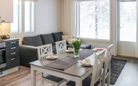 Villa Maria: Mueble, Diseño De Interiores, Piso, Madera, Mesa, Suelo, Habitación, Cocina Y Comedor Mesa, Sofá, Techo