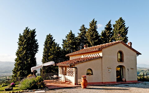 Cottage Botinaccio: Cielo, Planta, Edificio, Árbol, Puerta, Ventana, Cabaña, Ocio, Fachada, Paisaje