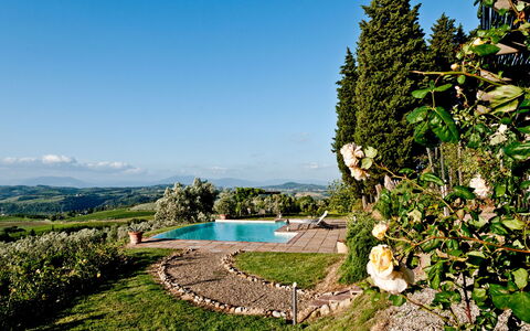 Cottage Botinaccio: Cielo, Planta, Naturaleza, Paisaje Natural, Agua, Árbol, El Terreno Del Lote, Piscina, Hierba, Flor