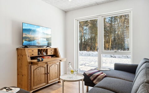 Scalli - 1.5Km to the Fjord: Mueble, Diseño De Interiores, Madera, Piso, Suelo, Habitación, Techo, Sala, Mesa, Encendiendo