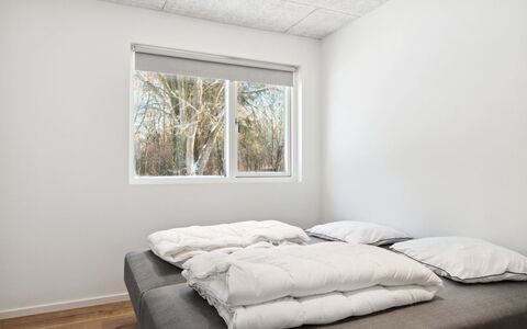 Scalli - 1.5Km to the Fjord: Habitación, Madera, Cama, Techo, Diseño De Interiores, Lecho, Sábana, Suelo, Piso, Habitación