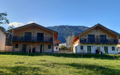 Alpenchalets Nassfeld Rattendorf 100.2: Rueda, Coche, Cielo, Nube, Edificio, Propiedad, Ventana, Nieve