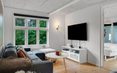 Elisa - 600M from the Sea: Diseño De Interiores, Mueble, Piso, Madera, Techo, Suelo, Sala, Sofá, Habitación, Casa