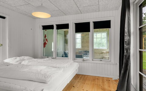Elisa - 600M from the Sea: Pared, Suelo, Piso, Madera, Techo, Diseño De Interiores, Habitación, Cama, Habitación, Casa