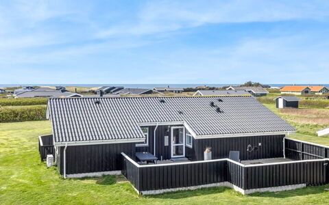 Arild - 300M from the Sea: Hierba, Pradera, El Terreno Del Lote, Cabaña, Área Rural, Prado, Edificios Del Jardín, Jardín, Cobertizo