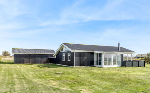 Arild - 300M from the Sea: Hierba, Pradera, El Terreno Del Lote, Cabaña, Área Rural, Prado, Edificios Del Jardín, Jardín, Cobertizo