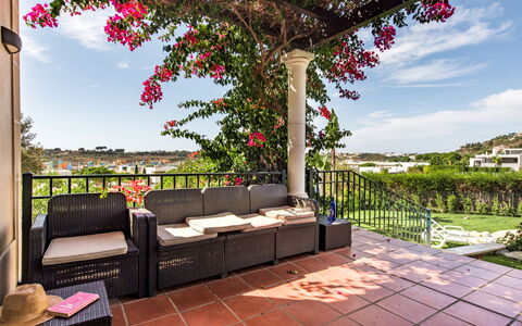 Amendoeiras V6 - Vip Properties: Cielo, Planta, Propiedad, Nube, Flor, Naturaleza, Sombra, Edificio, Mueble Para Exteriores, Árbol