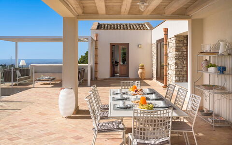Mirabilia - Tangi, Sicilia: Propiedad, Mueble, Cielo, Edificio, Madera, Mesa, Silla, Diseño De Interiores, Arquitectura, Sombra