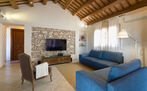 Mirabilia - Tangi, Sicilia: Mueble, Propiedad, Sofá, Comodidad, Edificio, Madera, Sala, Diseño De Interiores, Mesa, Piso