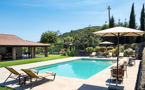 Casa Bedda - Viagrande, Sicilia: Agua, Cielo, Planta, Mueble, Piscina, Nube, Azur, Silla, Árbol, Sombra