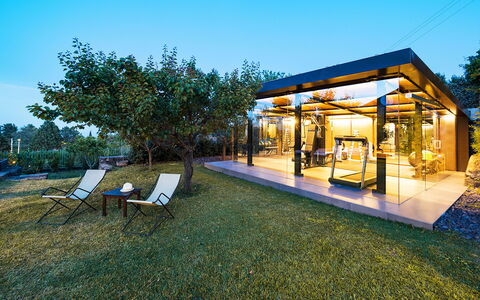 Casa Bedda - Viagrande, Sicilia: Cielo, Planta, Sombra, Árbol, El Terreno Del Lote, Edificio, Hierba, Espacio Publico, Mueble Para Exteriores, Ocio