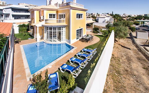 Demi - Vip Properties: Planta, Cielo, Agua, Piscina, Ventana, Diseño Urbano, Condominio, Edificio, Ocio, Paisaje