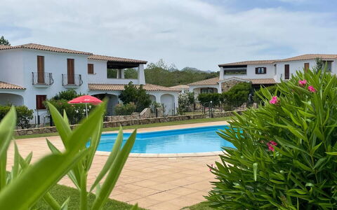 Luisa Apartment In Budoni, Shared Pool: Ingrediente, Comida, Hacienda, Recurso, Villa