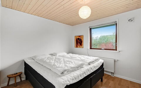 Ensio - 300M to the Fjord: Madera, Techo, Habitación, Diseño De Interiores, Cama, Lecho, Marco De La Cama, Sábana, Suelo, Casa