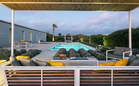 Villa Carmelita - Ragusa, Sicilia: Cielo, Propiedad, Nube, Sombra, Sofá, Mueble Para Exteriores, Ocio, Árbol, Diseño Urbano, Bienes Raíces