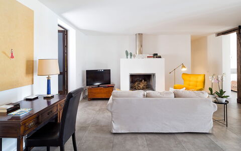 Casa Cortese - Noto, Sicilia: Mesa, Planta, Madera, Suelo, Bienes Raíces, Comodidad, Piso, Madera Dura, Sala, Planta De Casa