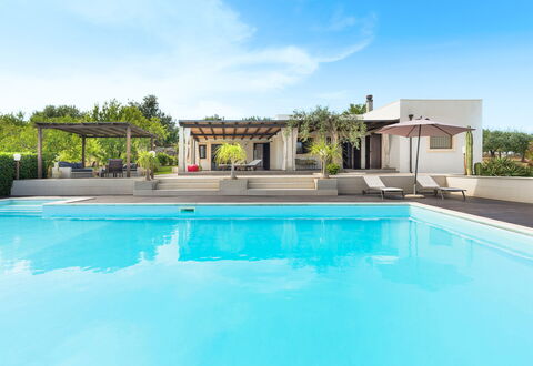 Casa Cortese - Noto, Sicilia: Agua, Cielo, Planta, Propiedad, Nube, Piscina, Azur, Árbol, Ocio, Sombra