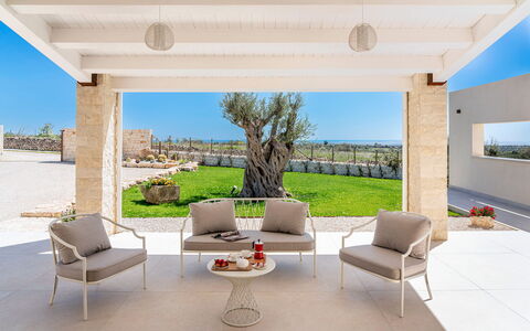 Villa Argento - Rosolini, Sicilia: Mueble, Propiedad, Planta, Cielo, Silla, Sombra, Mesa, Diseño De Interiores, Suelo, Piso