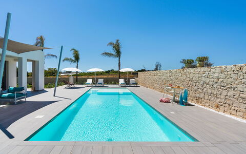 Villa Le Palme - Noto, Sicilia: Agua, Cielo, Propiedad, Piscina, Planta, Azur, Rectángulo, Edificio, Ocio, Sombra