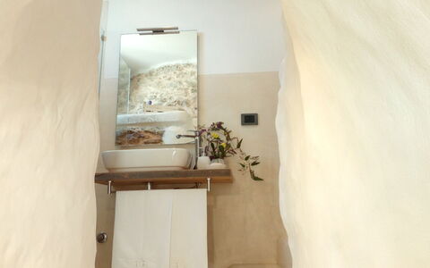 Villa Trullo - Torricella, Puglia: Flor, Edificio, Planta, Baño, Madera, Suelo, Planta De Casa, Casa, Yeso, Piso
