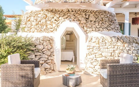 Villa Trullo - Torricella, Puglia: Propiedad, Planta, Diseño De Interiores, Edificio, Cielo, Ladrillo, Pared, Bienes Raíces, Paisaje, Pared De Piedra