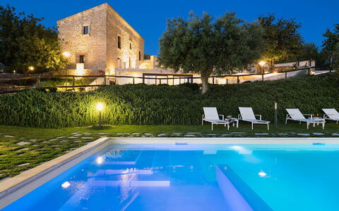 Casapietra - Scicli, Sicilia: Agua, Planta, Edificio, Propiedad, Cielo, Ligero, Árbol, Azur, Piscina, Naturaleza